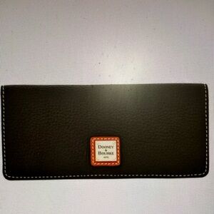 NWT: Dooney & Bourke Black Pebble Grain Wallet